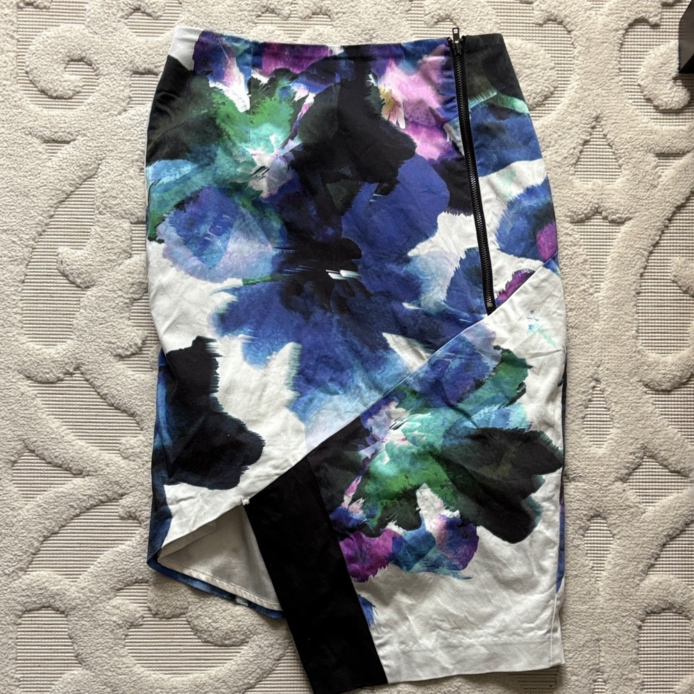 Size 2 Floral Print Women's Skirt